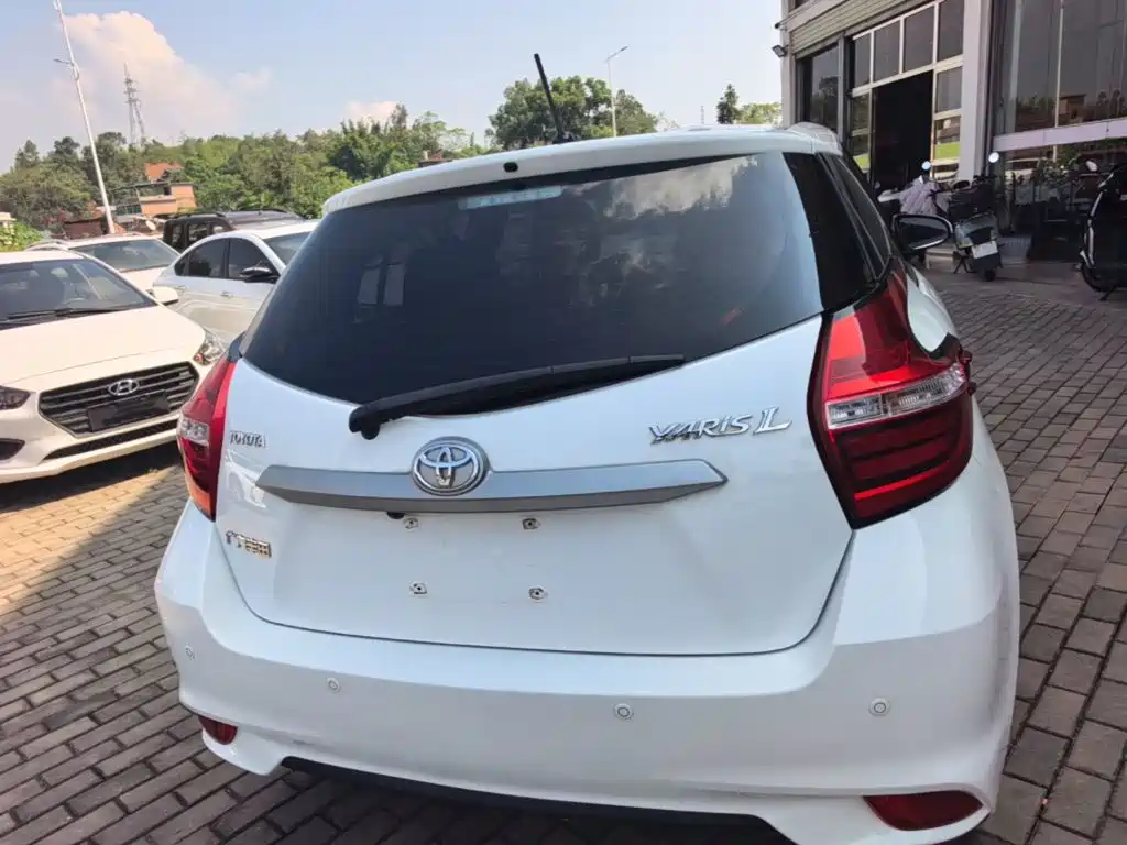 Toyota Yaris L — миниатюра 6