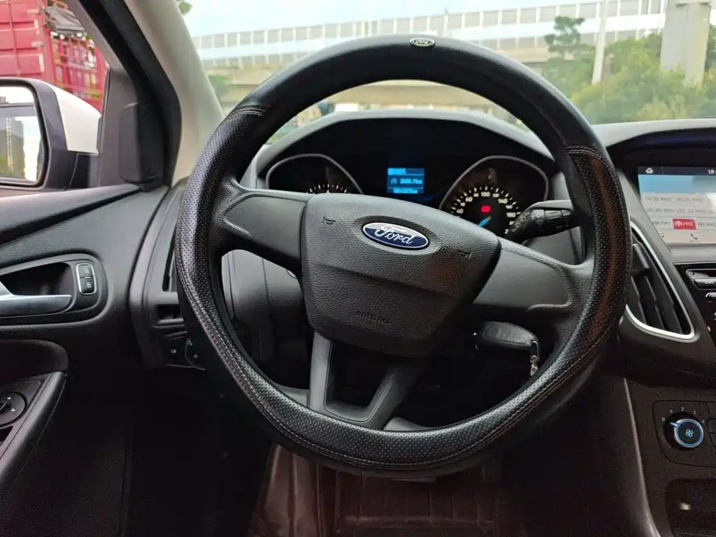 Ford Focus — миниатюра 11