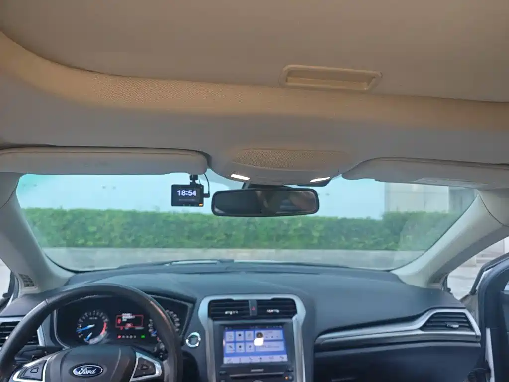 Ford Mondeo — миниатюра 9