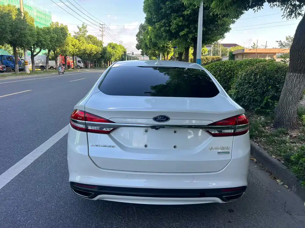 Ford Mondeo — миниатюра 9