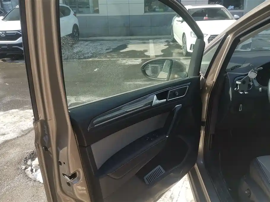 VOLKSWAGEN GOLF*JIAYU