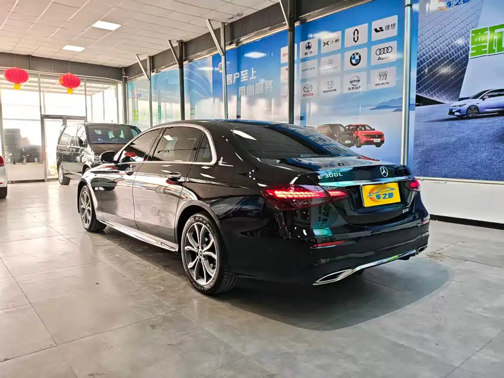 Mercedes-Benz E-Class — миниатюра 7