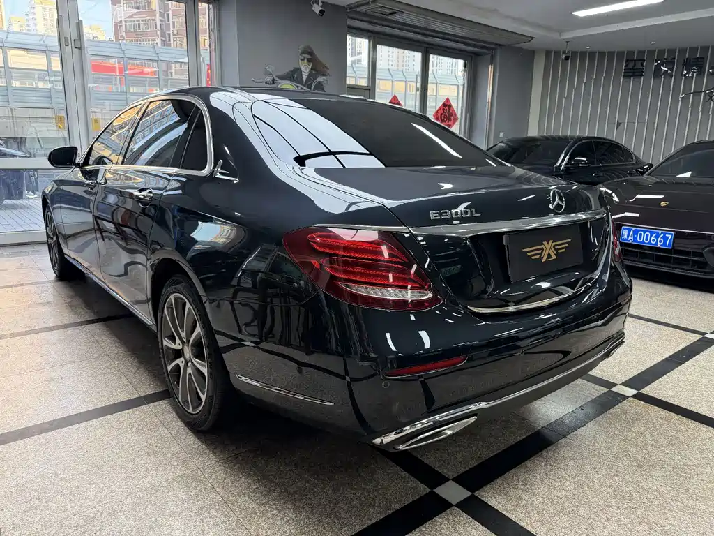Mercedes-Benz E-Class — миниатюра 4
