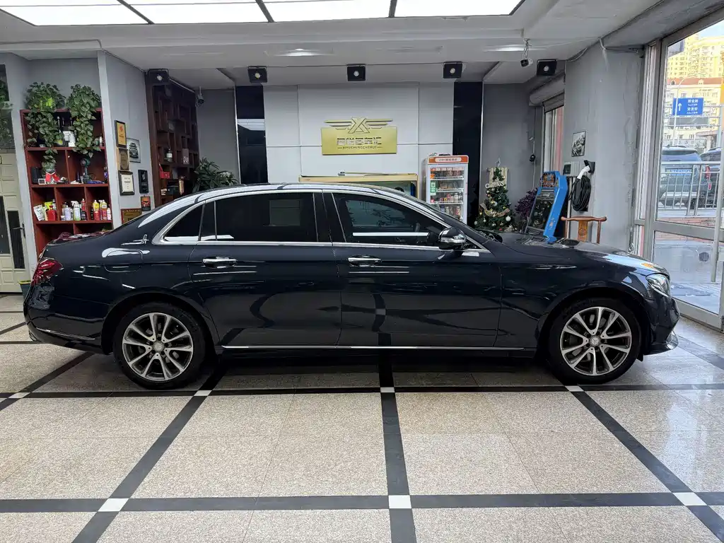 Mercedes-Benz E-Class — миниатюра 7