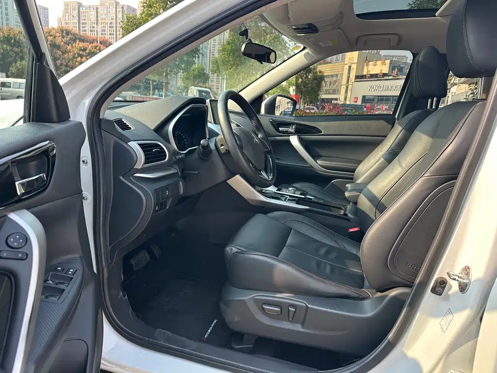 Mitsubishi Eclipse Cross — миниатюра 7