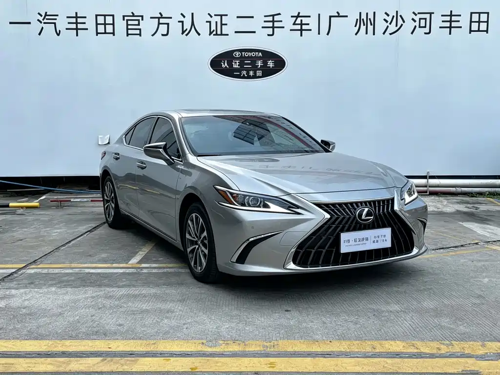 Lexus ES 2022 300h