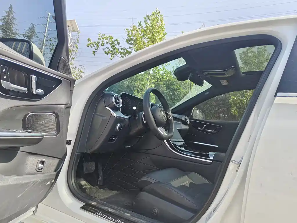 Mercedes-Benz C-Class — миниатюра 8