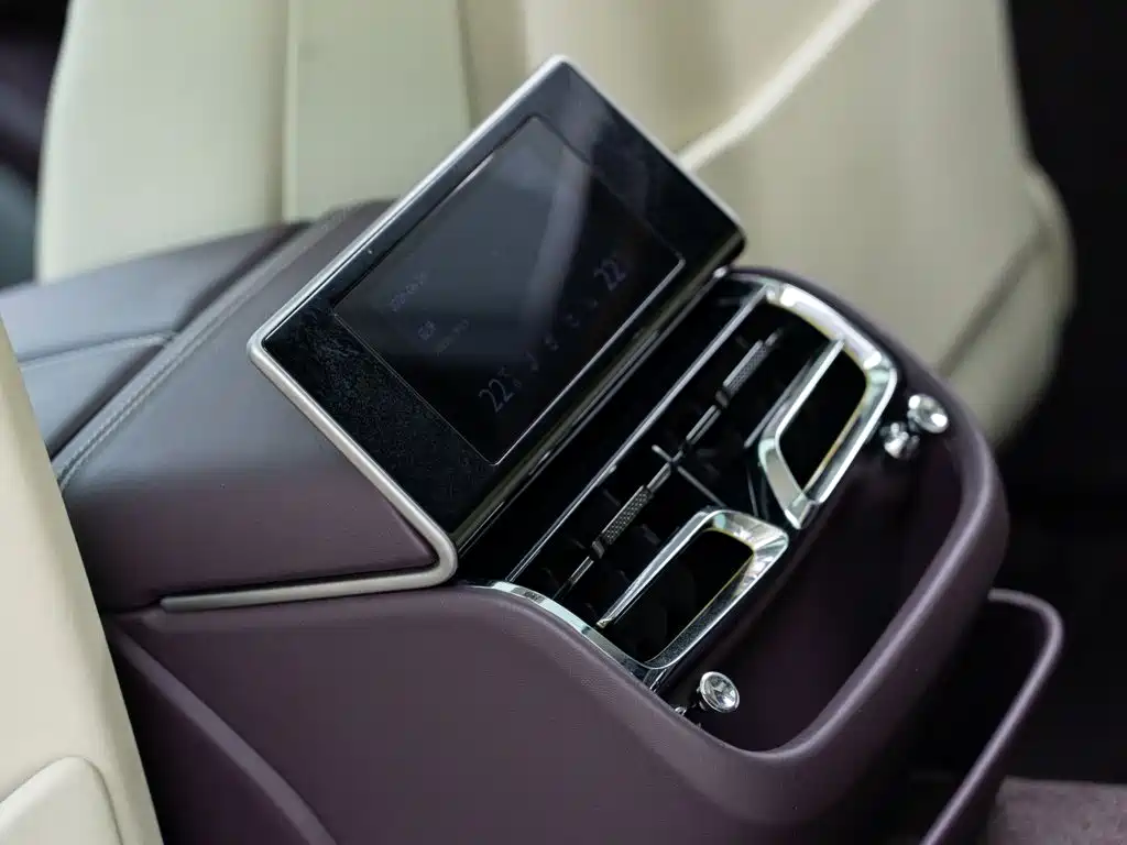 Bentley Flying Spur — миниатюра 14