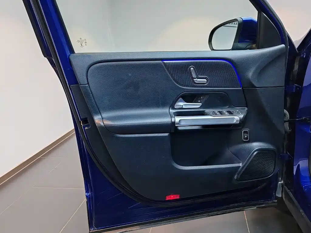 Mercedes-Benz GLB — миниатюра 12