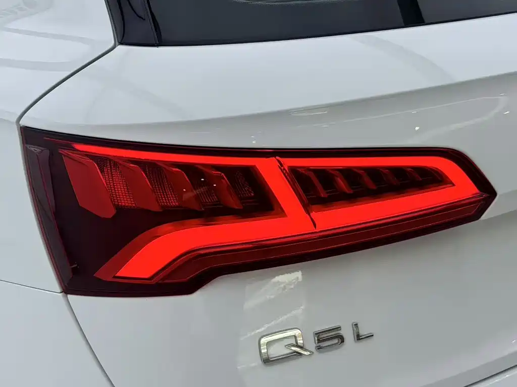 Audi Q5L — миниатюра 13
