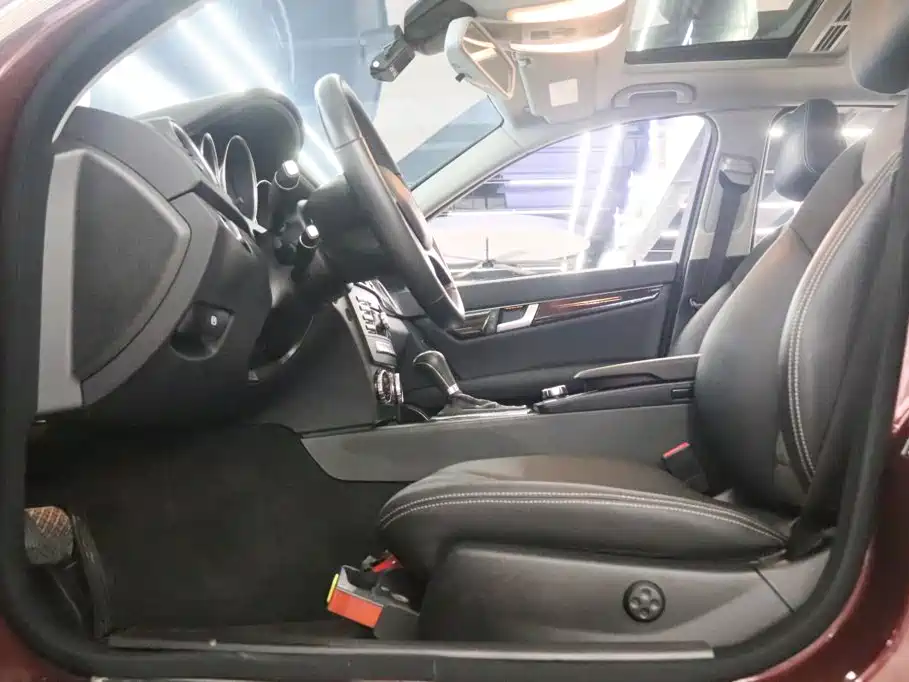 Mercedes-Benz C-Class — миниатюра 12