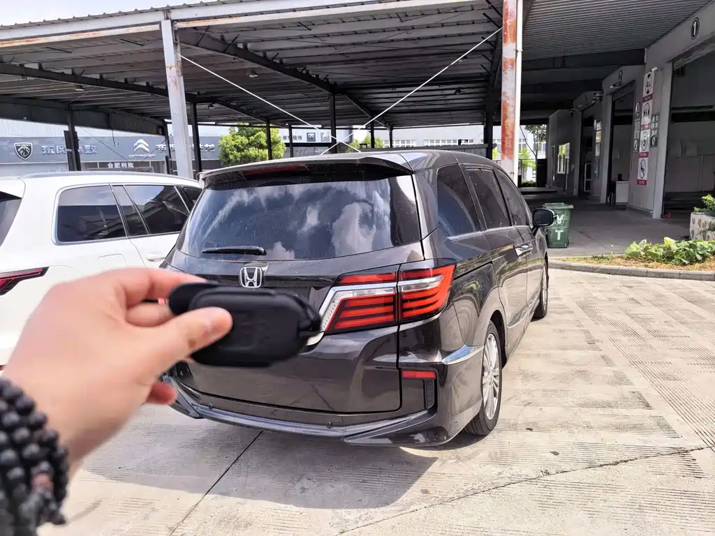Honda Elysion 2016 2.4L