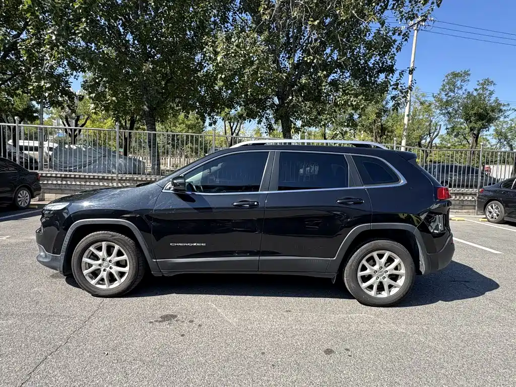 Jeep Cherokee — миниатюра 11