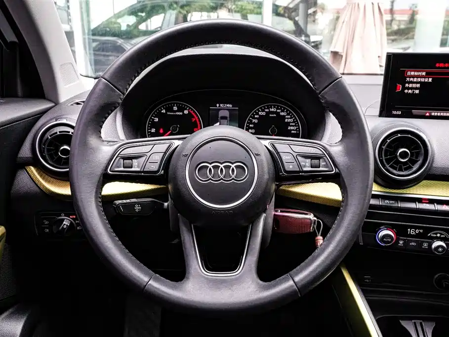 Audi Q2L - фото 10