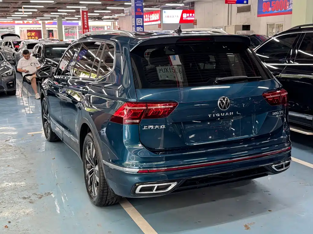 Volkswagen Tiguan L L 2022 380TSI AT R-Line Flagship 7 мест