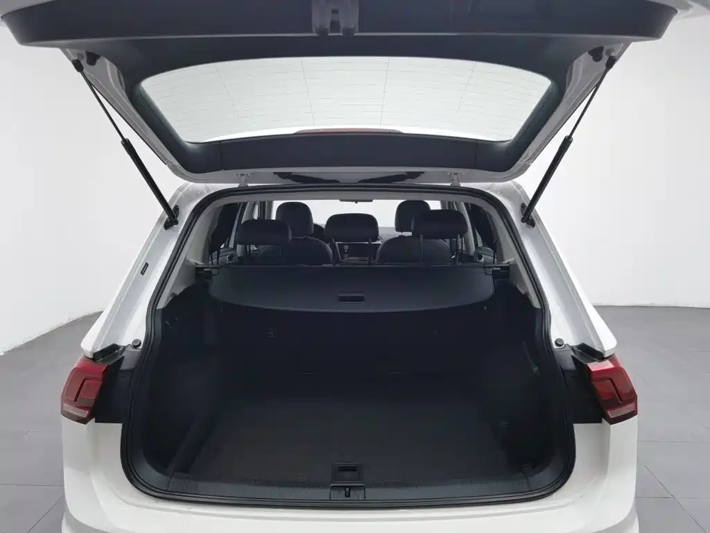 Volkswagen Tiguan L — миниатюра 16