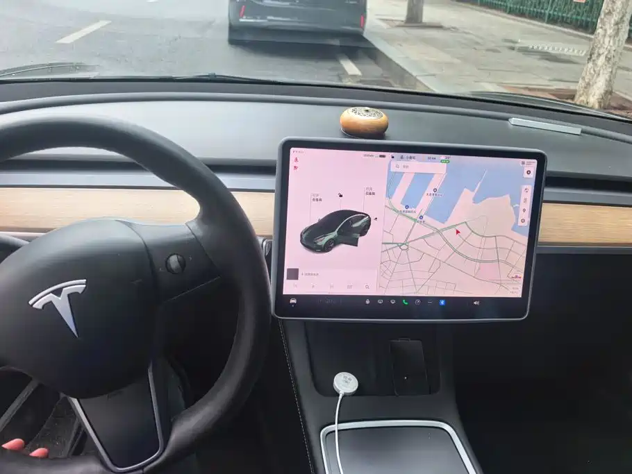 Tesla Model 3 — миниатюра 12