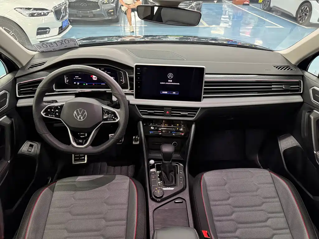 Volkswagen Tiguan L L 2022 380TSI AT R-Line Flagship 7 мест