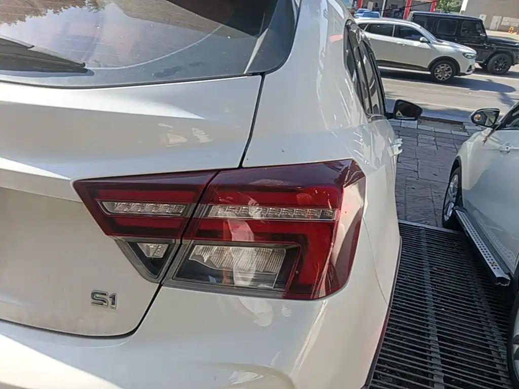 Geely Vision S1 — миниатюра 8