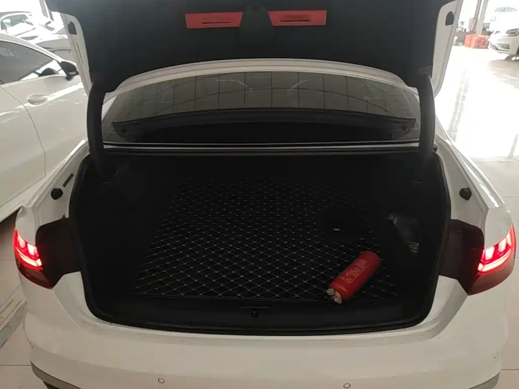 Audi A4L — миниатюра 19