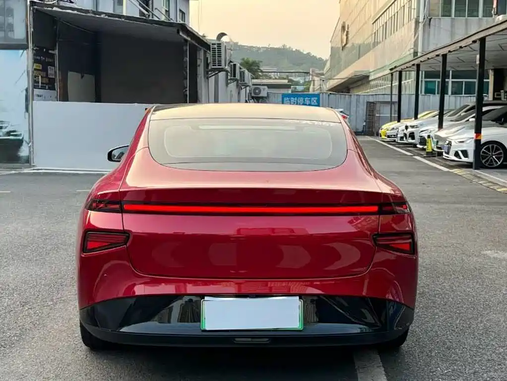 XPeng P7 — миниатюра 6