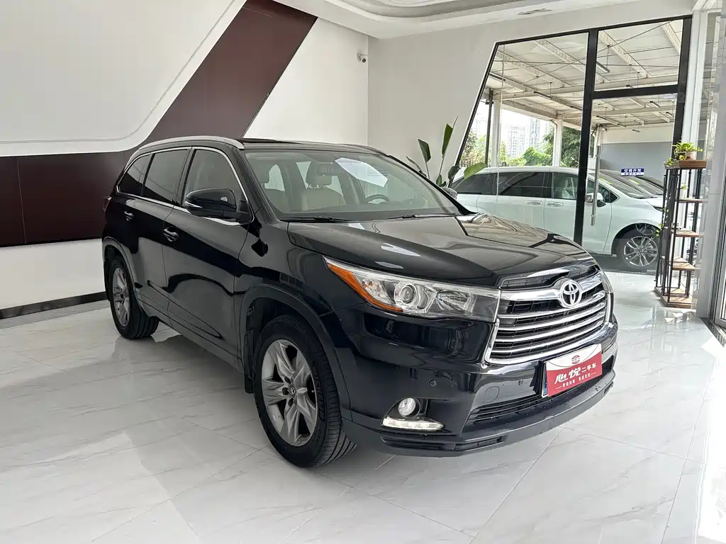 Toyota Highlander 2015 2.0T Luxury 7 мест
