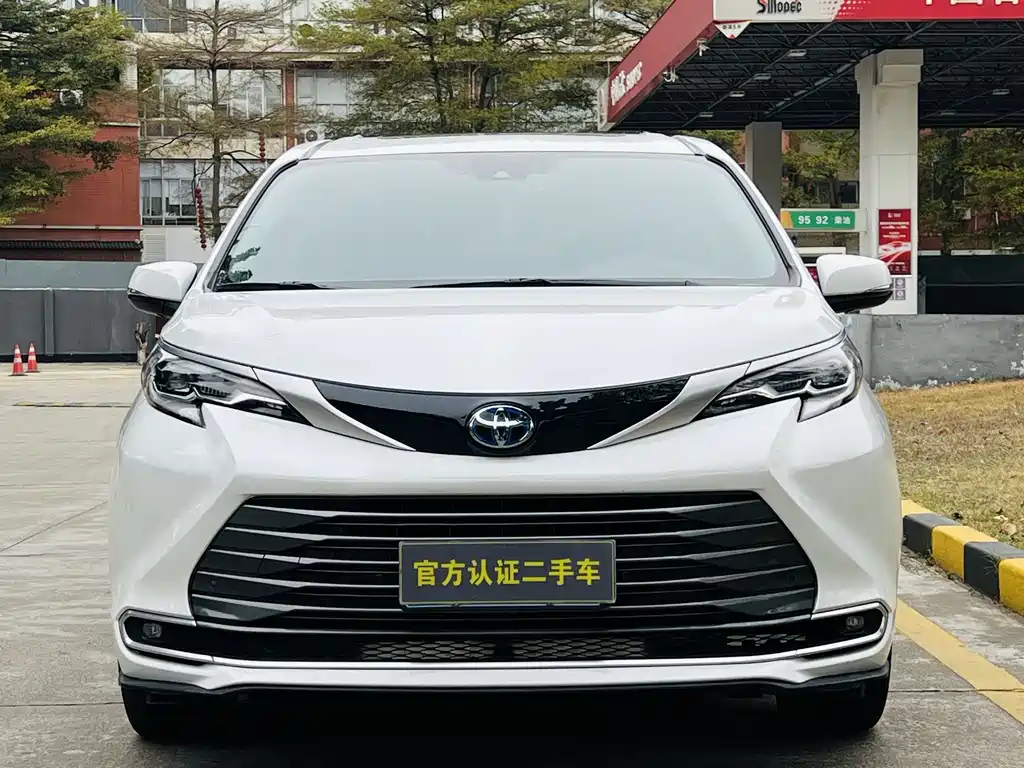 Toyota Sienna 2023 2.5L Luxury