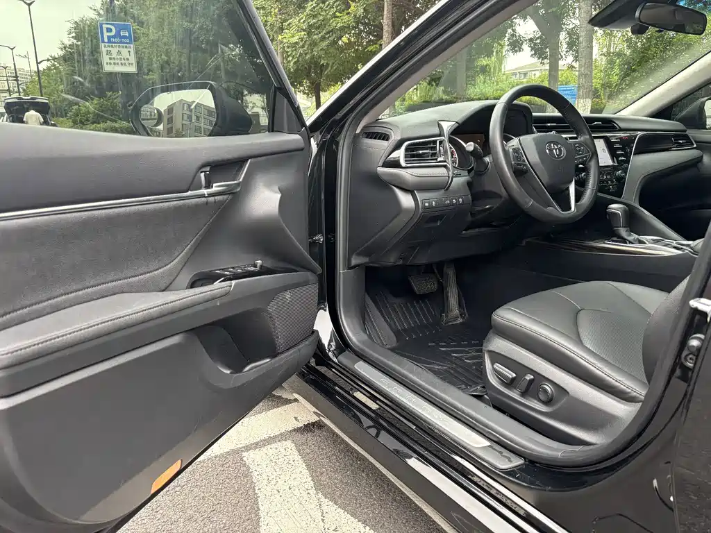Toyota Camry — миниатюра 10
