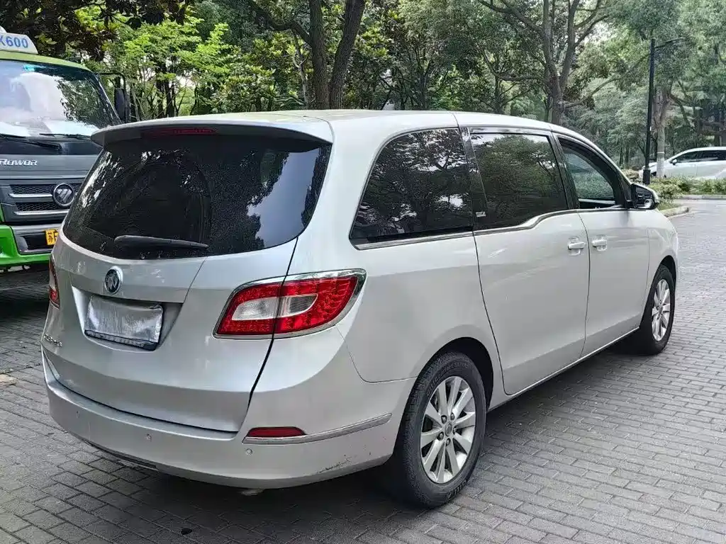 Buick GL8 2011 2.4L CT Luxury Comfort