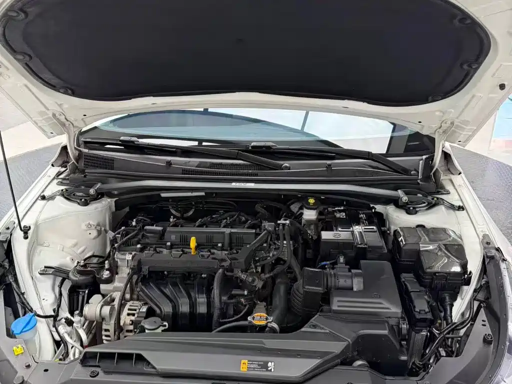 Hyundai Elantra — миниатюра 10