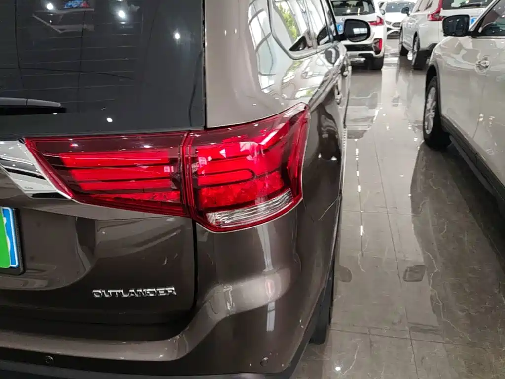Mitsubishi Outlander — миниатюра 8