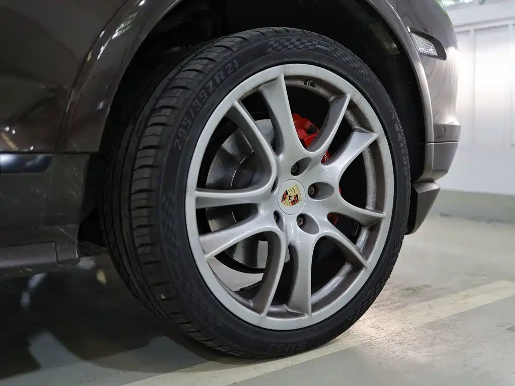 Porsche Cayenne — миниатюра 10