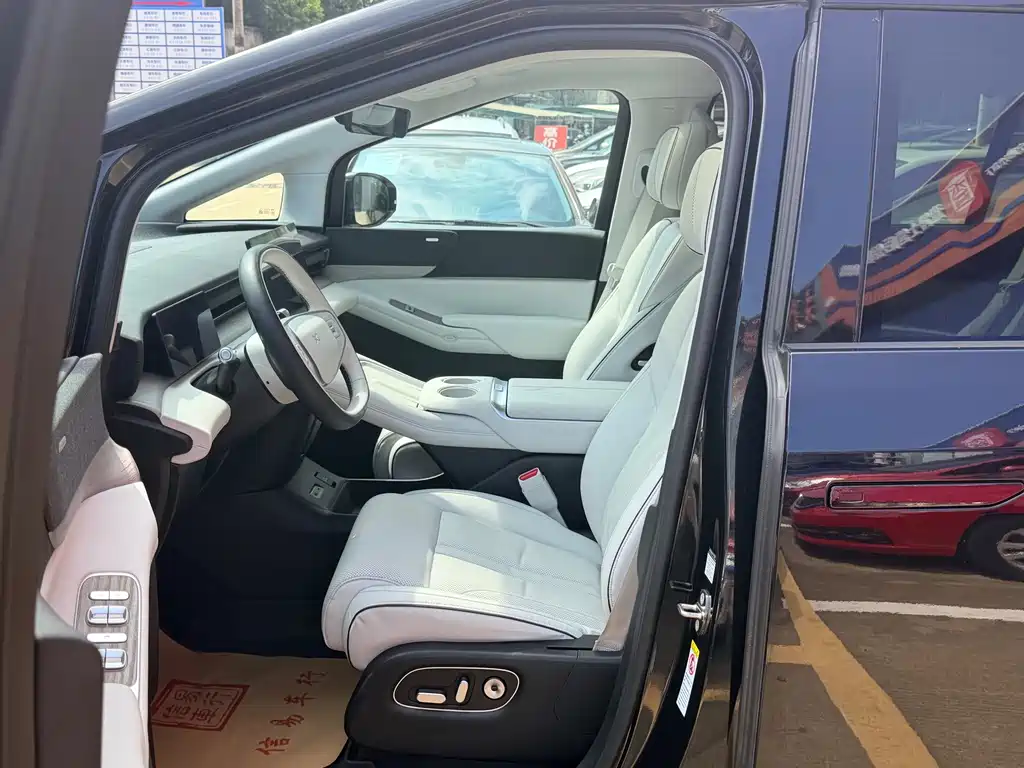 XPeng X9 — миниатюра 7