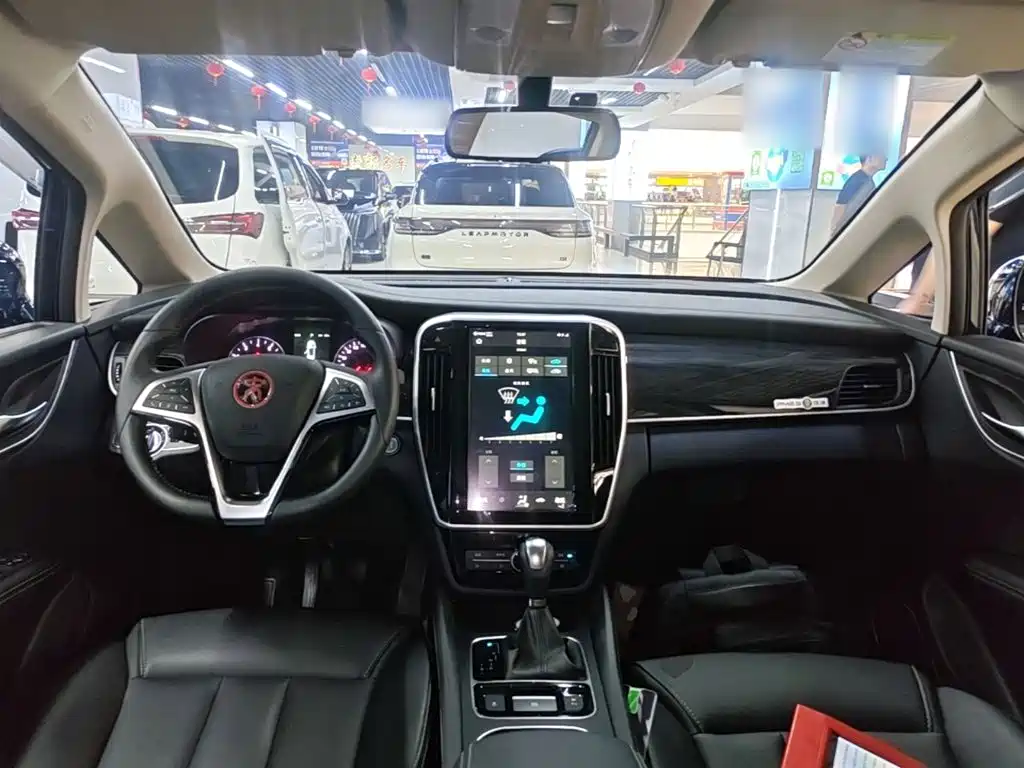 BYD MAX — миниатюра 10