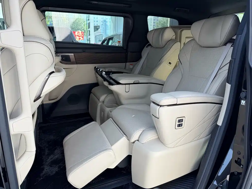 Toyota Vellfire — миниатюра 5