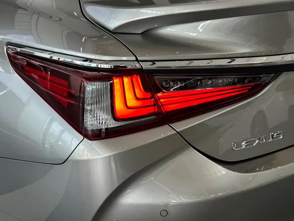 Lexus ES — миниатюра 24