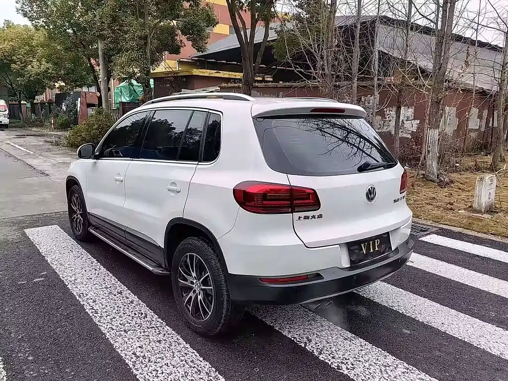 Volkswagen Tiguan 2015 1.8TSI AT Luxury