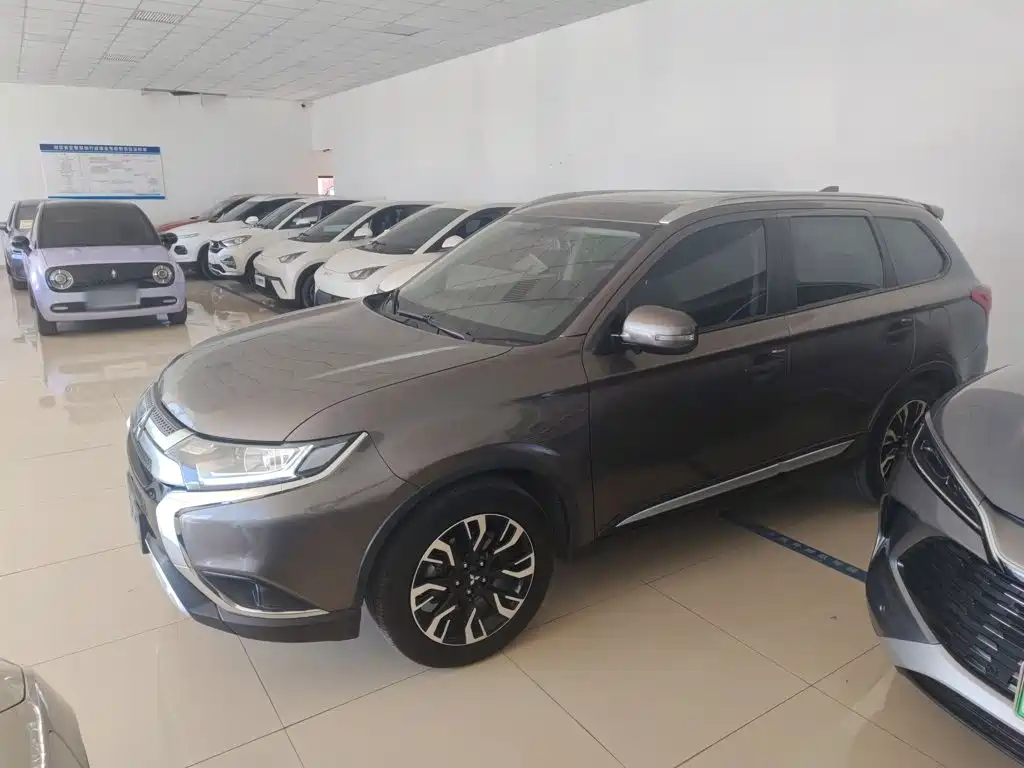 Mitsubishi Outlander — миниатюра 6