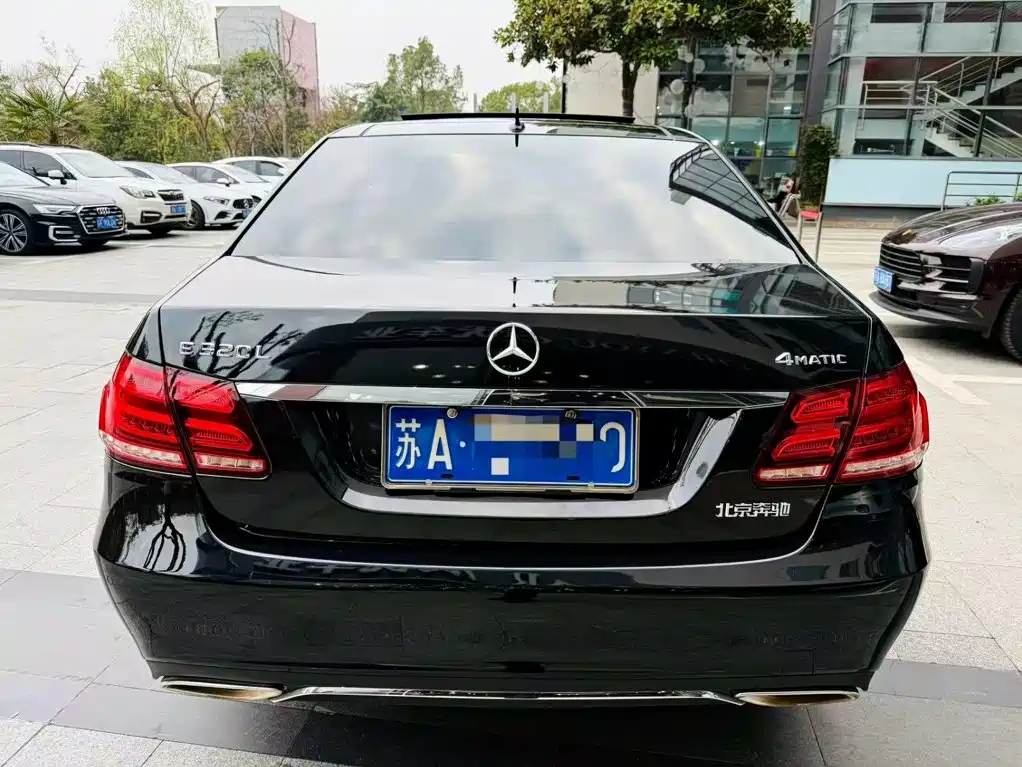 Mercedes-Benz E-Class — миниатюра 6