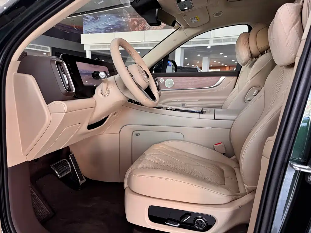 AITO ASK THE WORLD M9