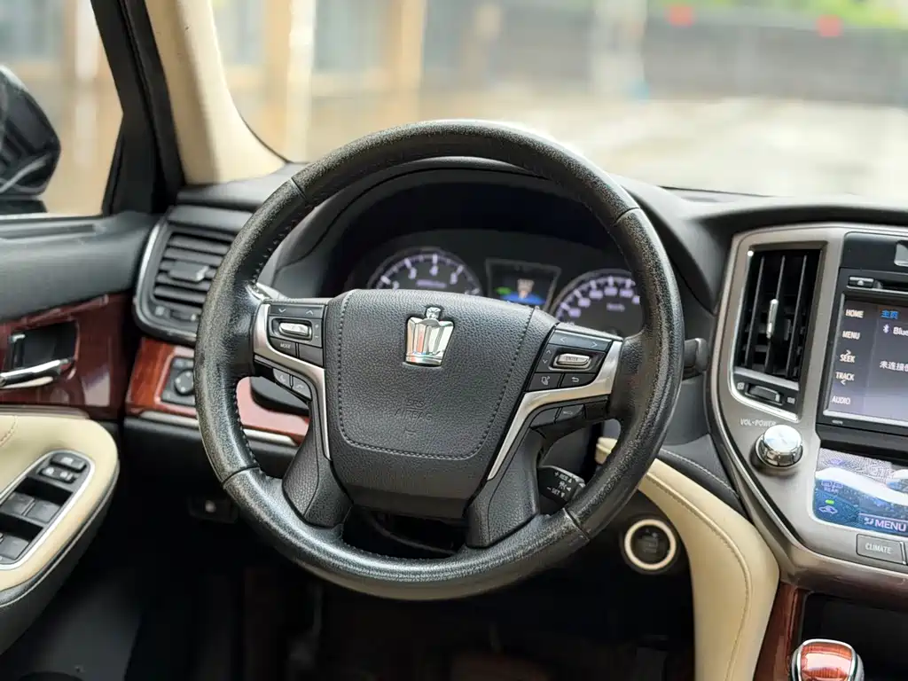 Toyota Crown — миниатюра 12