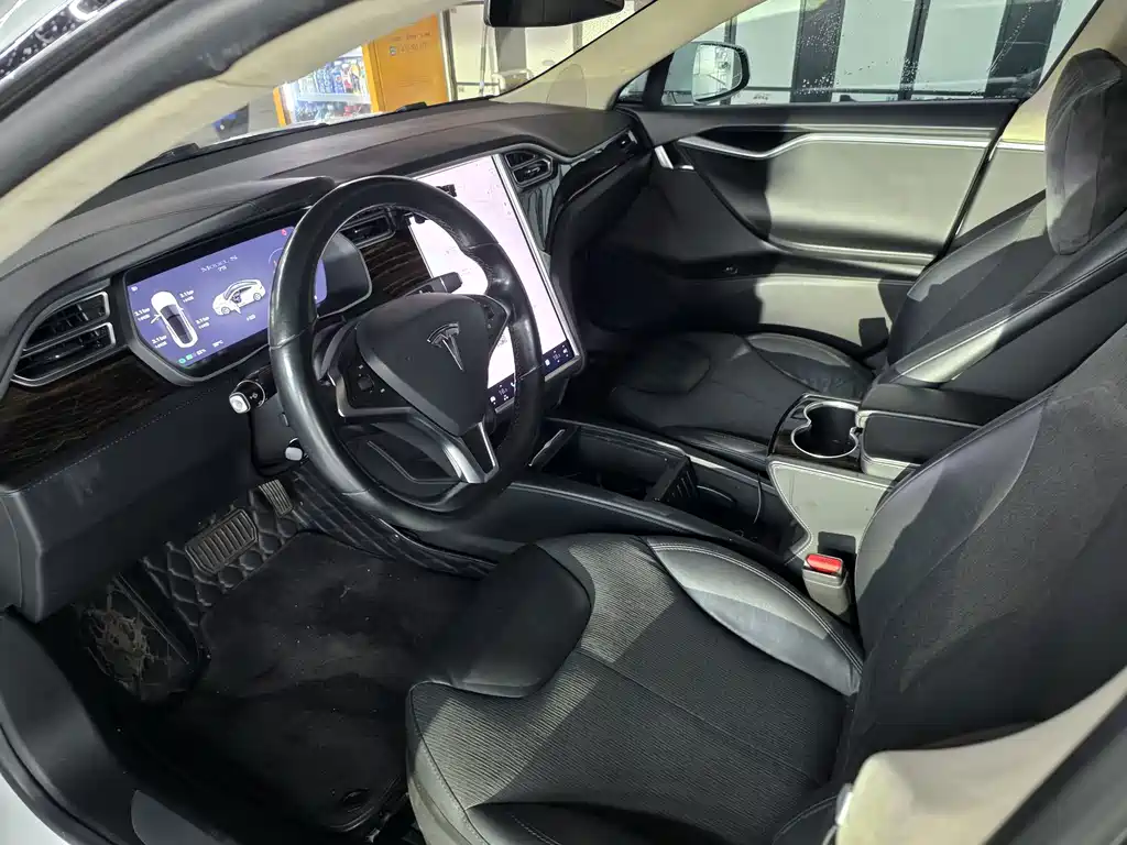 Tesla Model S — миниатюра 3
