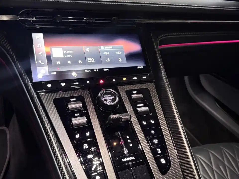 Aston Martin DB12 — миниатюра 5