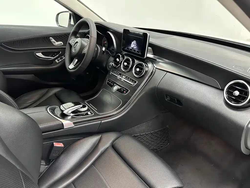Mercedes-Benz C-Class — миниатюра 13
