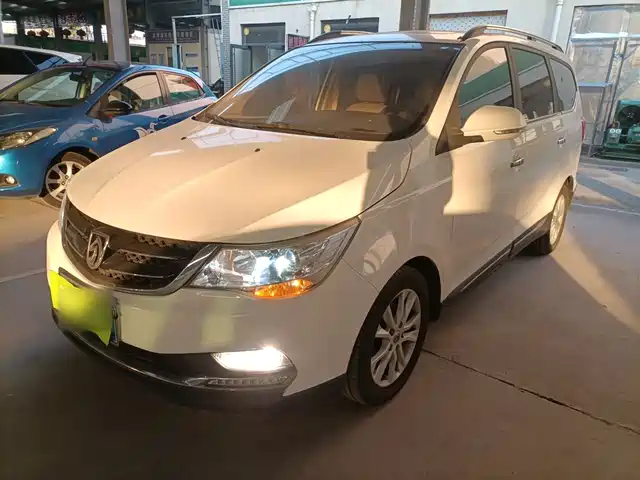 BAOJUN 730 2016