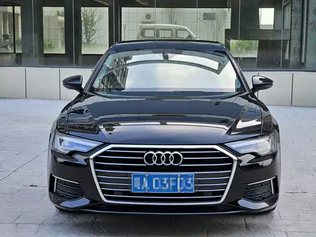 Audi A6L — фото 1
