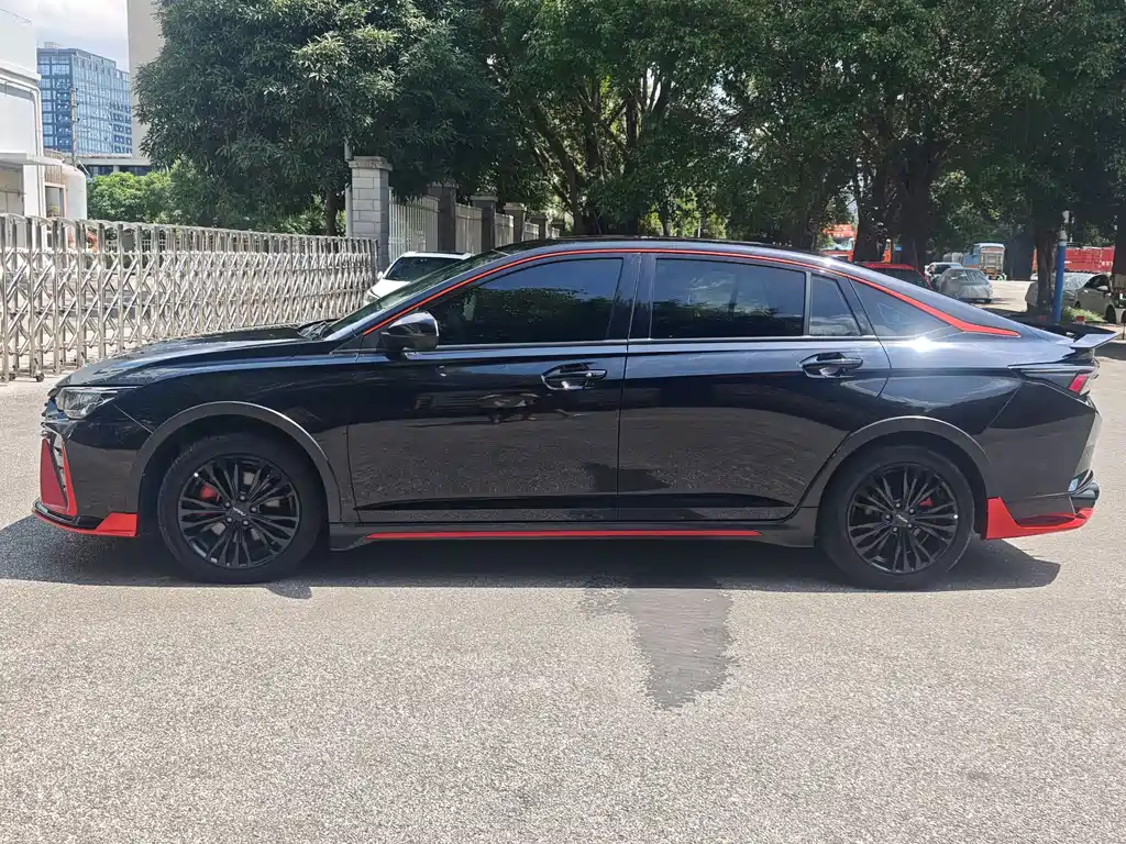 DONGFENG YI HYUN MAX