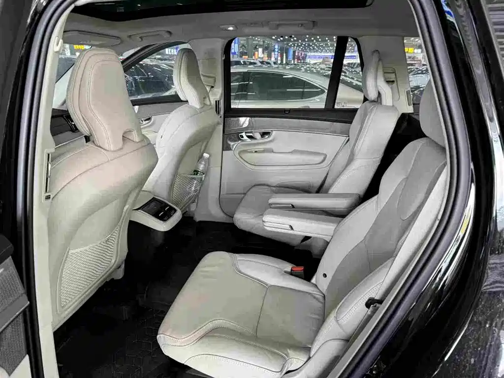 Volvo XC90 2025 B6 Luxury 6 мест