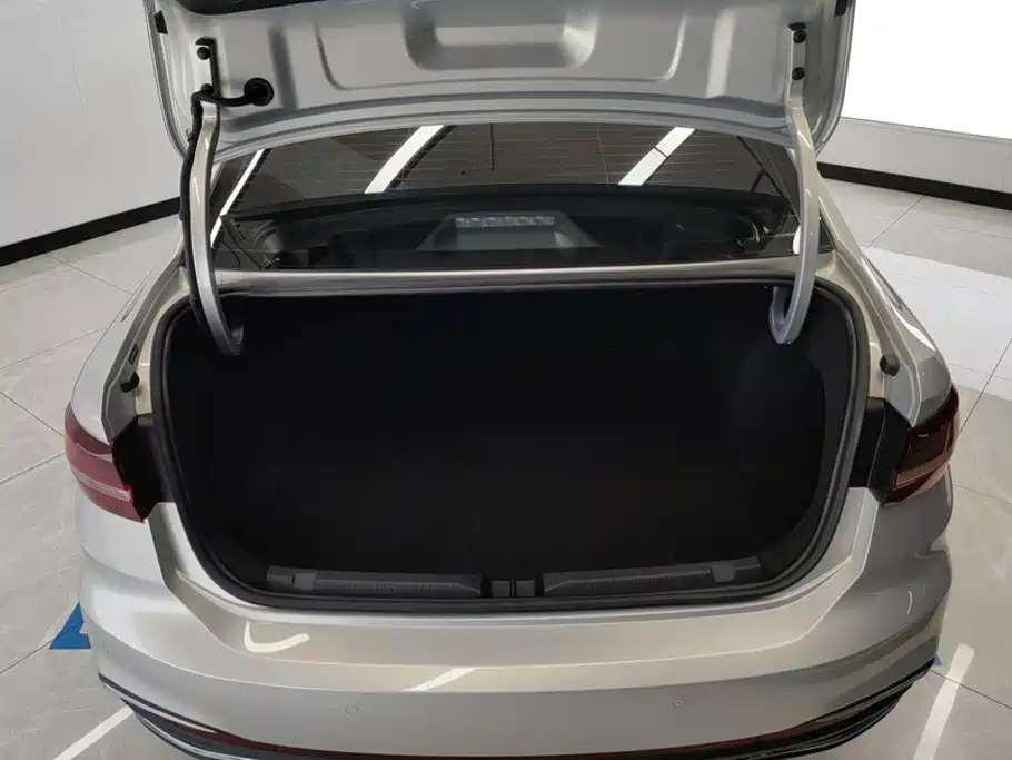 Volkswagen Lavida — миниатюра 4
