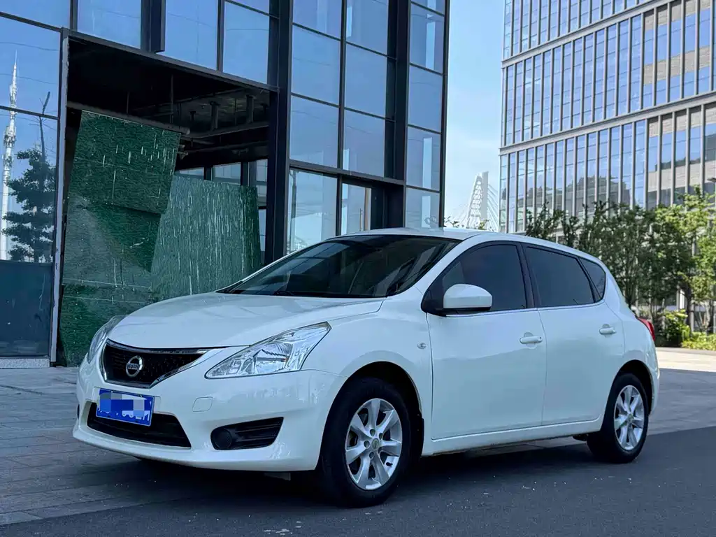 Nissan Tiida 2015